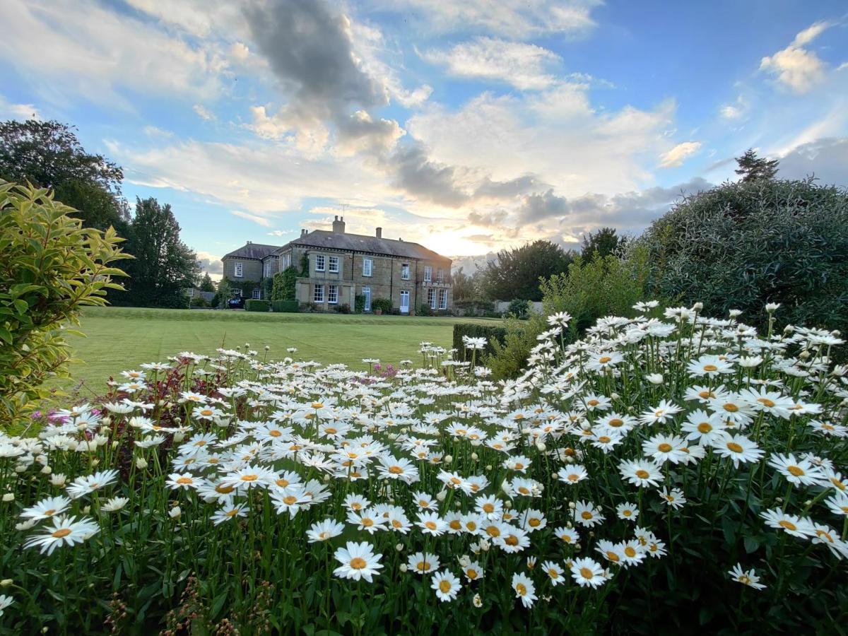 Sutton Hall Resort Thirsk Extérieur photo