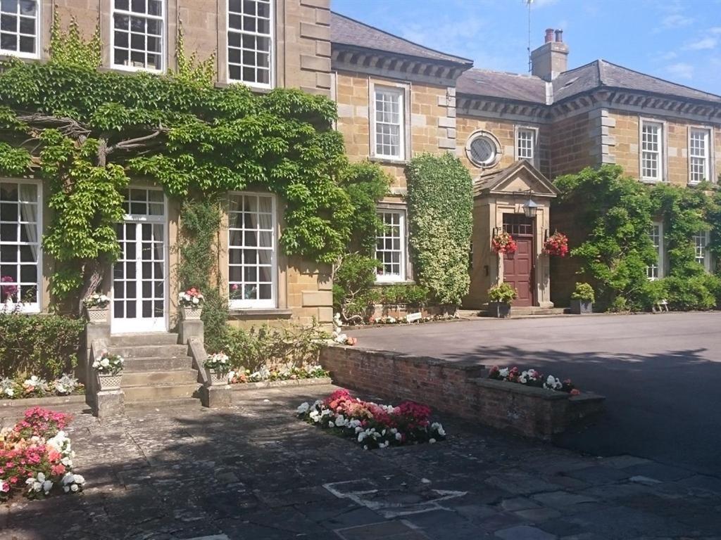 Sutton Hall Resort Thirsk Extérieur photo