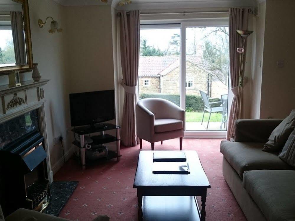 Sutton Hall Resort Thirsk Extérieur photo